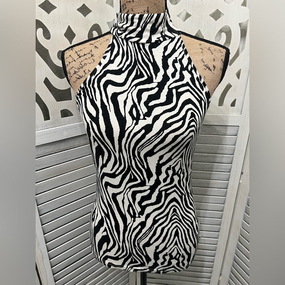 Cliche' White Zebra Print Sleeveless Top